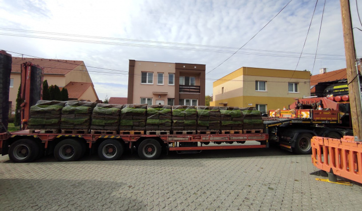 26. fotografia fotogalérie Realizácia zelených plôch v areáli ZŠ Rovinka - foto