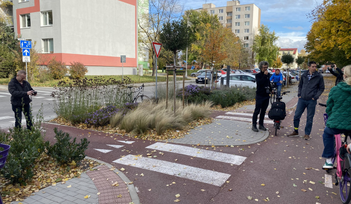 6. fotografia fotogalérie Aktuality / Cyklodoprava: Predstavitelia Rovinky sa boli inšpirovať v Malackách - foto