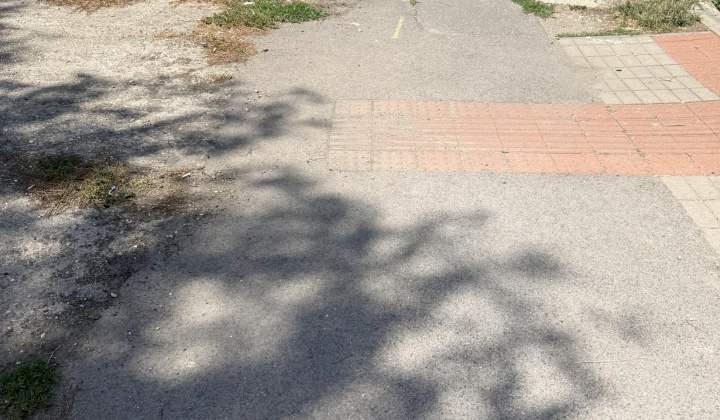 1. fotografia fotogalérie Projekty / Rekonštrukcia chodníka na Hlavnej ulici (Okružná - Shell) - foto
