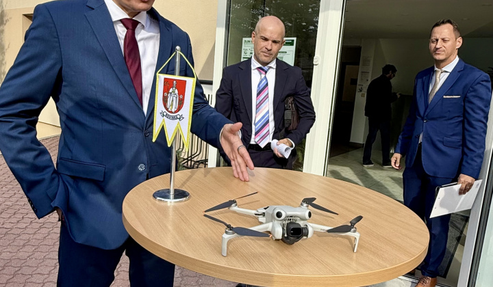 6. fotografia fotogalérie Aktuality / Rovinka je prvou obcou na Slovensku s novým systémom na detekciu dronov - foto