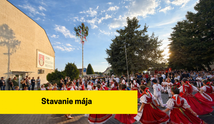 Fotka - Stavanie mája