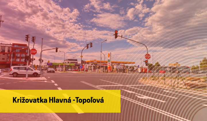 Fotka - Upozornenie pre vodičov a chodcov – križovatka Hlavná – Slnečnicová – Topoľová